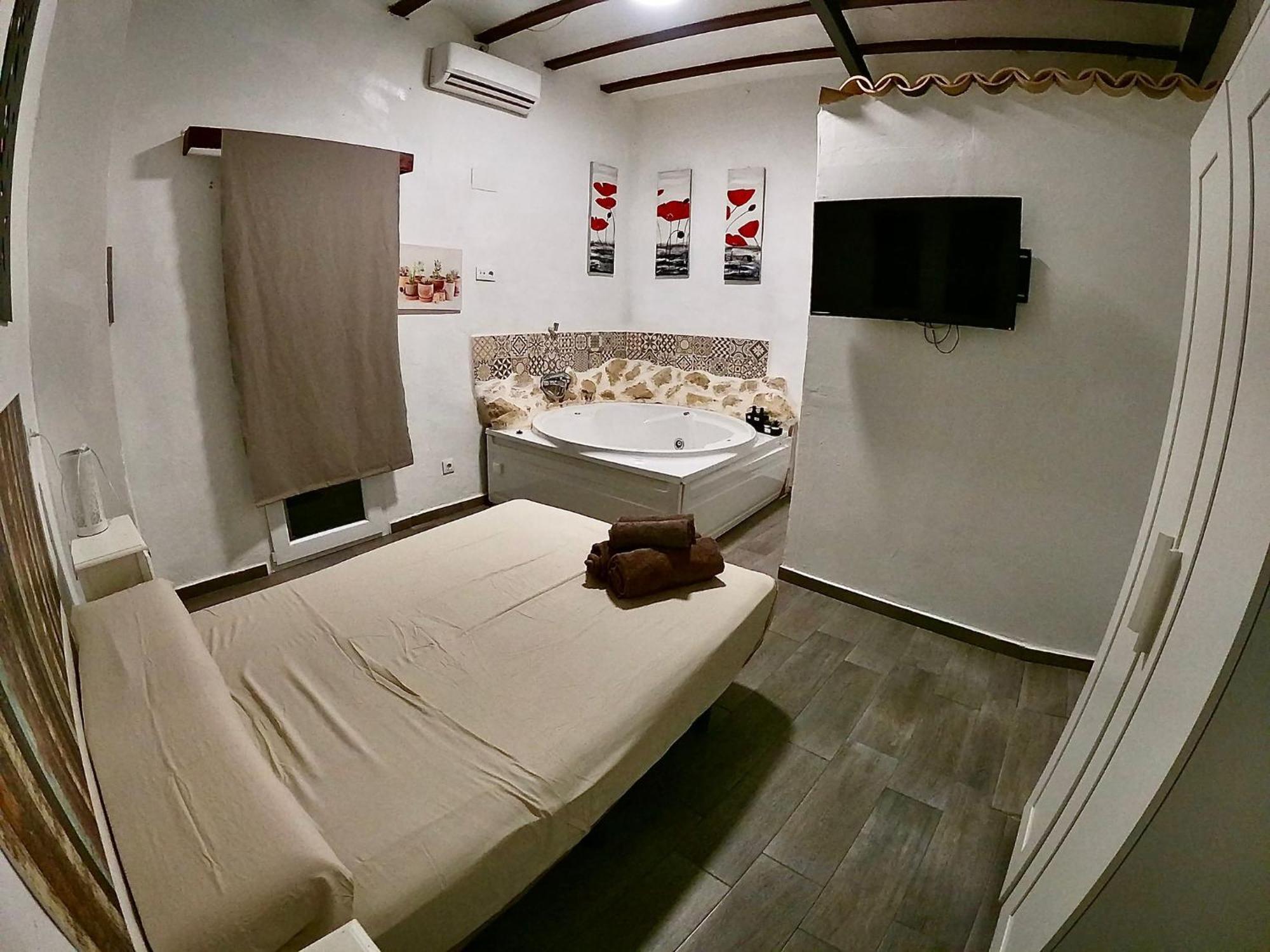 Fortress Jacuzzi Suites Xàtiva Εξωτερικό φωτογραφία